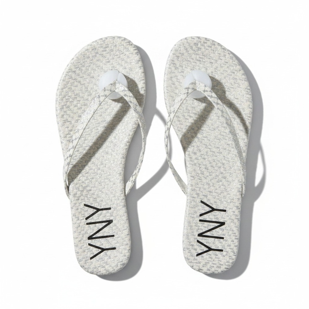 Yosi New York Womens Sandals Size 11M White Silver Embossed Flip Flop Housewear